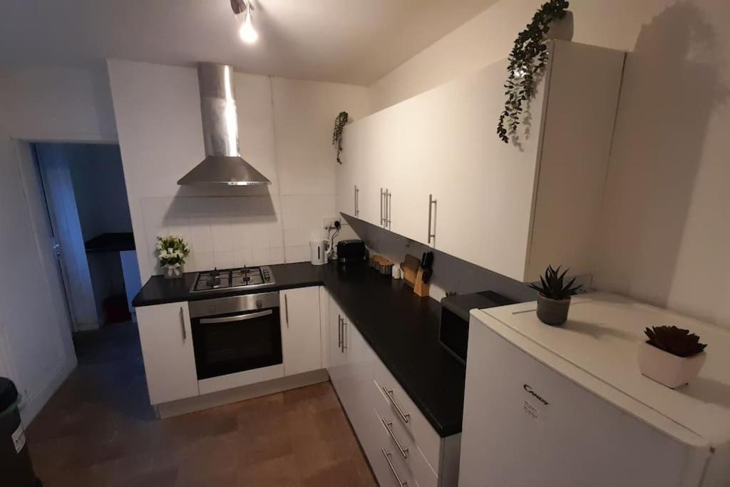 Spacious 4 Bedroom, Free Netflix, Central Location Cardiff Exterior foto